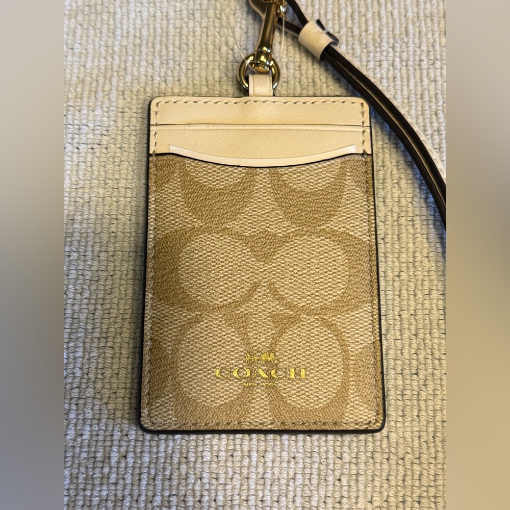 Coach Id Card Holder. Cream and white signature canvas. Brand new with tags. NWT - Picture 4 of 6